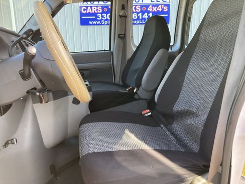 Used 2005 Ford E-350 and Econoline 350 Extended Super Duty RWD image 12