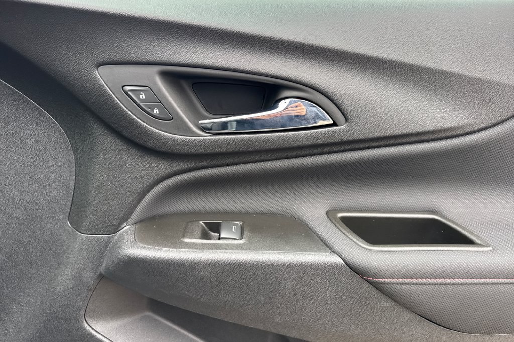 Used 2023 Chevrolet Equinox RS w/ RS Leather Package FWD image 20