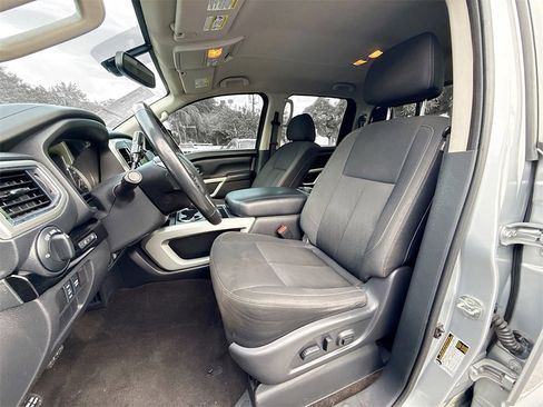 Used 2019 Nissan Titan SV w/ SV Convenience Package image 22
