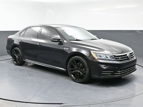 Used 2018 Volkswagen Passat 2.0T S image 3