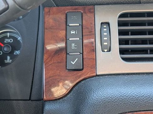 Used 2012 Chevrolet Avalanche LTZ image 25