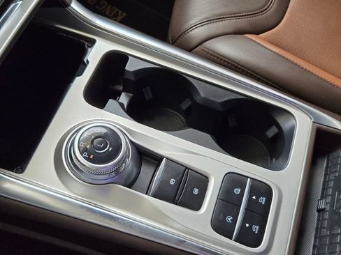 Used 2023 Ford Explorer King Ranch w/ Technology Package RWD image 19
