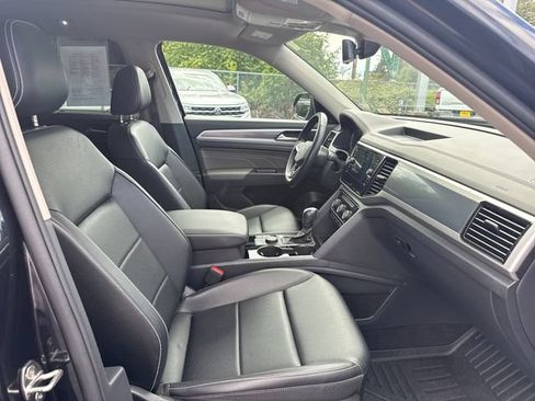 Used 2023 Volkswagen Atlas SEL R-Line AWD/4WD image 9