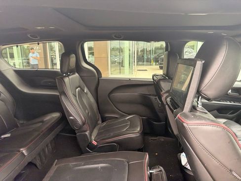 Used 2020 Chrysler Pacifica Limited FWD image 19