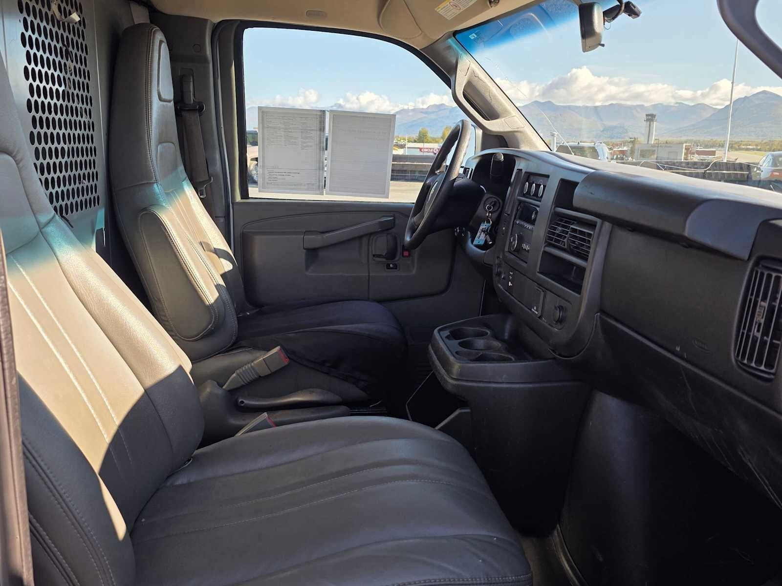Used 2017 Chevrolet Express 3500 Extended RWD image 12
