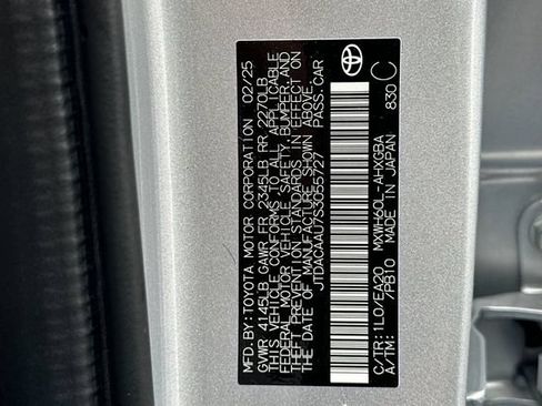 Used 2025 Toyota Prius XLE FWD image 35