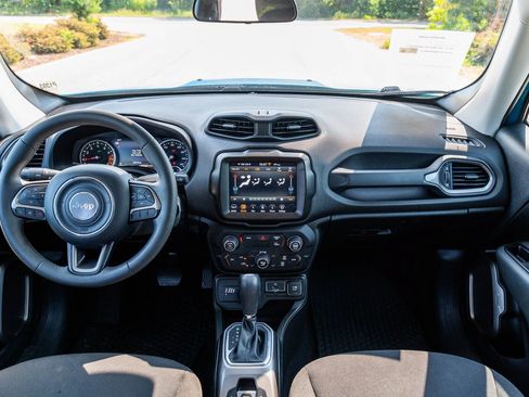 Used 2022 Jeep Renegade Latitude AWD/4WD image 21