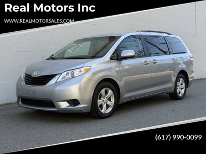 Used 2011 Toyota Sienna LE w/ Towing Pkg