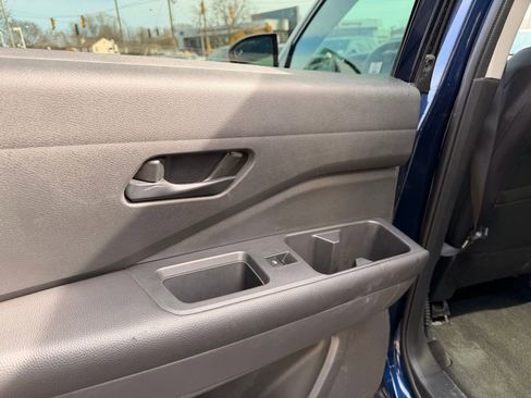 Used 2024 Nissan Pathfinder SV image 21