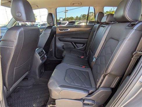 Used 2024 Volkswagen Atlas SE image 14