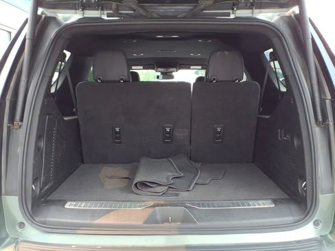 Used 2023 Chevrolet Suburban Premier AWD/4WD image 19