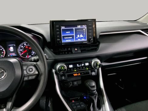 Used 2021 Toyota RAV4 XLE AWD/4WD image 7