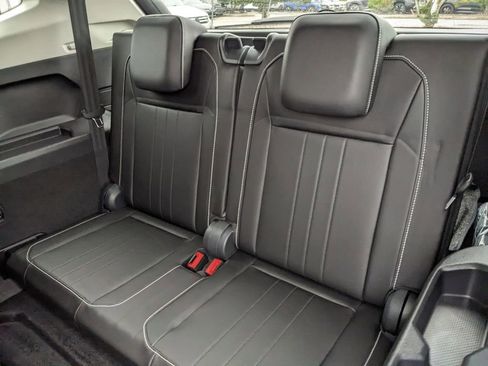 Certified 2024 Volkswagen Tiguan SE image 21