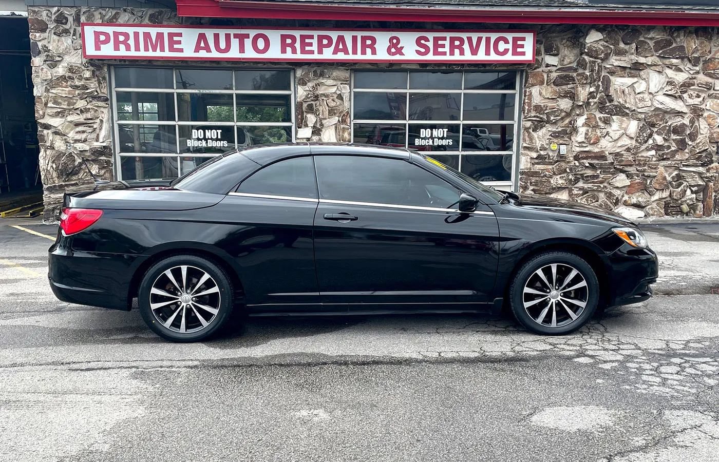 Used 2014 Chrysler 200 S FWD image 16