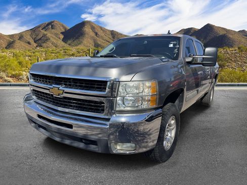 Used 2007 Chevrolet Silverado 2500 LTZ w/ Safety Package AWD/4WD image 2
