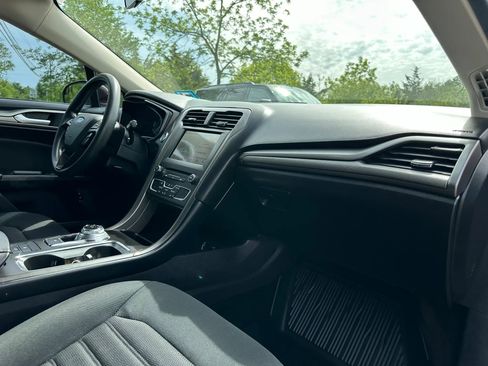 Used 2018 Ford Fusion SE FWD image 12