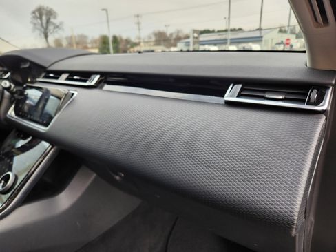 Used 2018 Land Rover Range Rover Velar S image 17