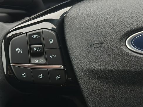 Used 2025 Ford Escape Platinum image 10