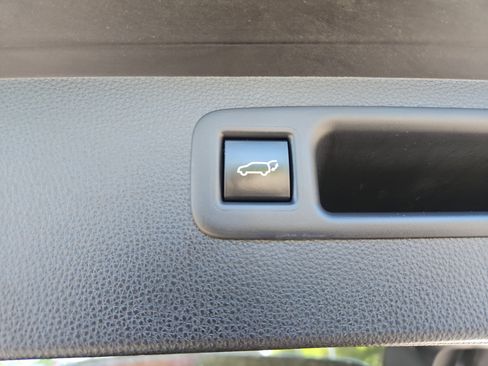 Used 2022 Toyota Highlander XLE AWD/4WD image 15