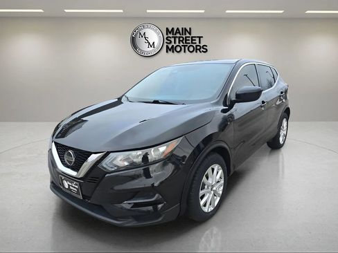 Used 2021 Nissan Rogue Sport S image 2