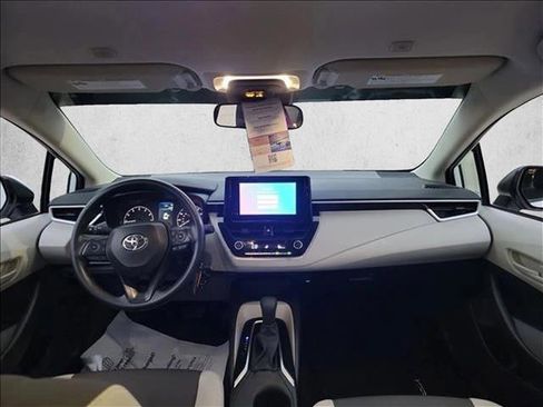 Used 2025 Toyota Corolla LE FWD image 17