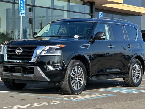 Used 2023 Nissan Armada SL w/ Captain's Chairs Package image 8