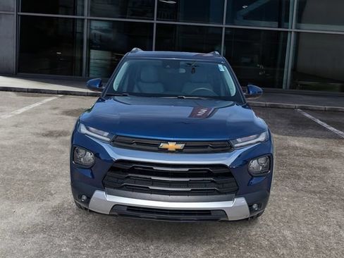 Used 2022 Chevrolet TrailBlazer LT w/ LPO, Blackout Package FWD image 3