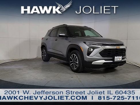 Used 2025 Chevrolet TrailBlazer LT AWD/4WD image 2