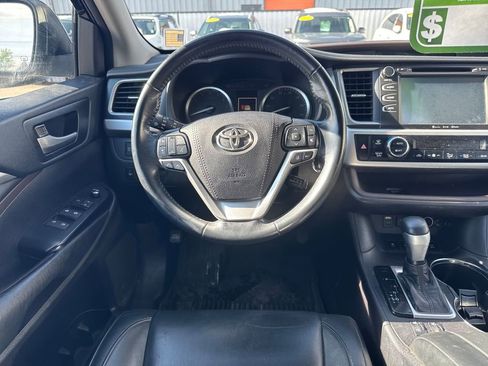 Used 2018 Toyota Highlander XLE AWD/4WD image 14
