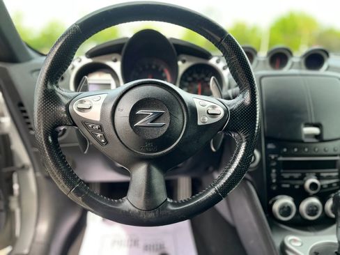 Used 2009 Nissan 370Z Touring w/ Sport Pkg RWD image 12