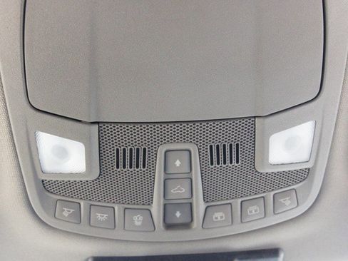 Used 2020 Ford F150 Lariat image 31