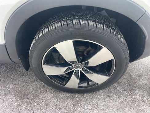 Used 2020 Volvo XC40 T5 Momentum image 15