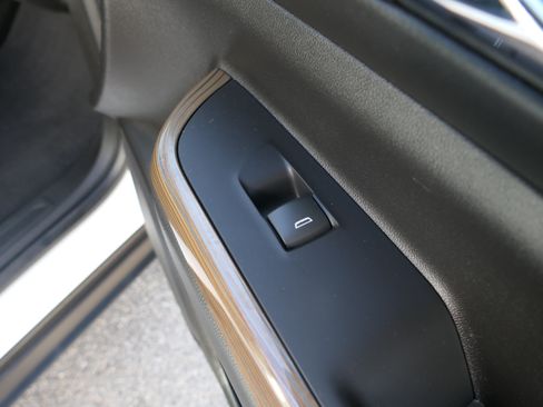 Used 2023 GMC Acadia SLE w/ Driver Convenience Package FWD image 27