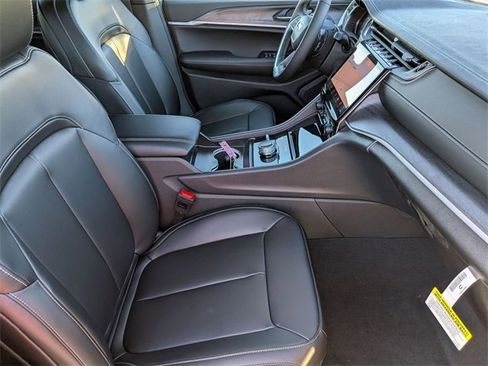 New 2025 Jeep Grand Cherokee Limited image 31