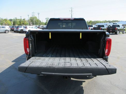Used 2022 GMC Sierra 1500 AT4 w/ AT4 Premium Package AWD/4WD image 9