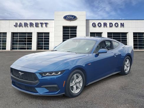 Used 2024 Ford Mustang Coupe RWD image 2