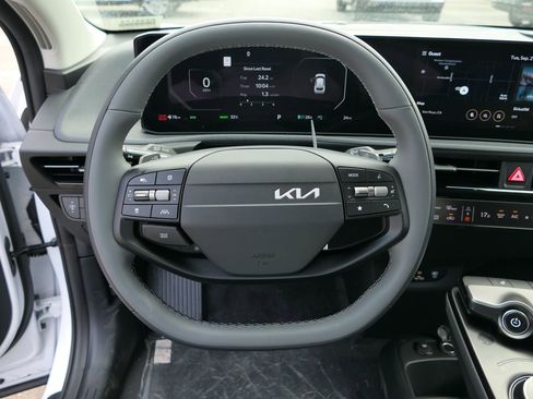 New 2025 Kia EV6 Light w/ Light LR Technology Package image 16