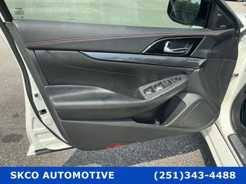 Used 2020 Nissan Maxima SR w/ Sport Mat Group FWD image 12