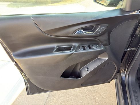 Used 2021 Chevrolet Equinox LT image 11