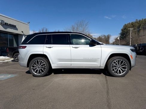 New 2026 Jeep Grand Cherokee Summit image 8