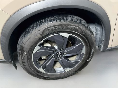 Used 2025 Nissan Rogue SV FWD image 13