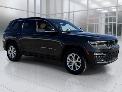 Used 2023 Jeep Grand Cherokee Limited w/ Trailer Tow Prep Group (B) RWD image 8