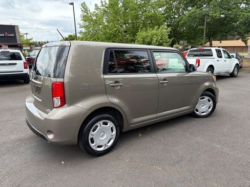 Used 2013 Scion xB FWD image 4