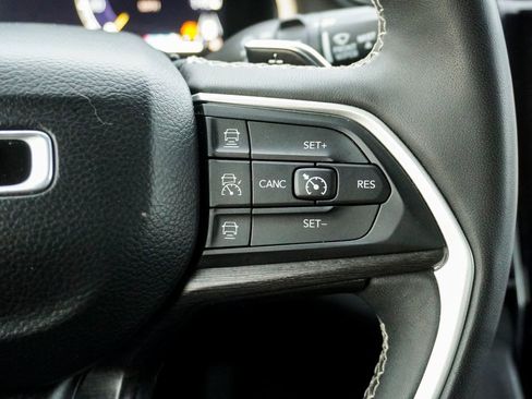 Used 2023 Jeep Grand Cherokee Limited w/ Luxury Tech Group II image 25