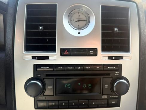 Used 2005 Chrysler 300 C w/ Cold Weather Group RWD image 16