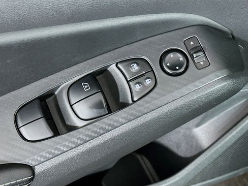 Used 2025 Nissan Altima 2.5 SV image 15