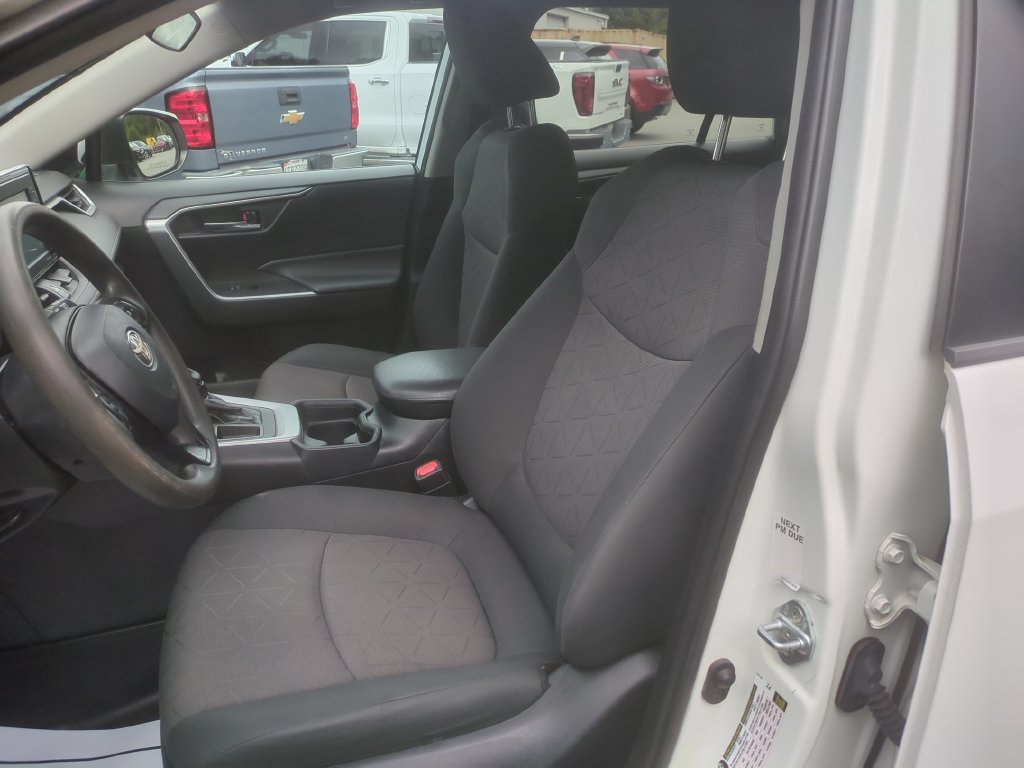 Used 2020 Toyota RAV4 XLE FWD image 13