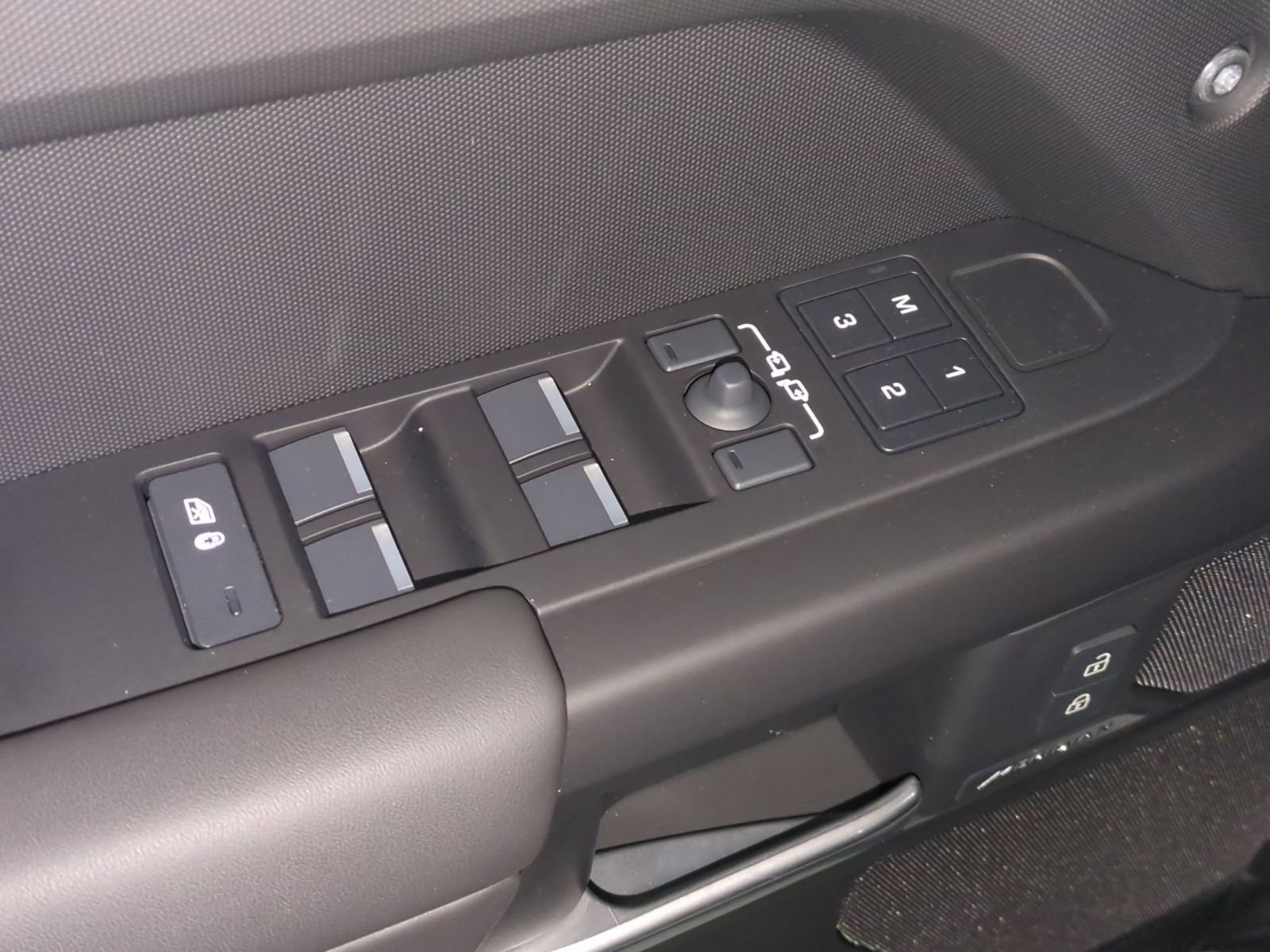 New 2026 Land Rover Defender 110 S AWD/4WD image 12