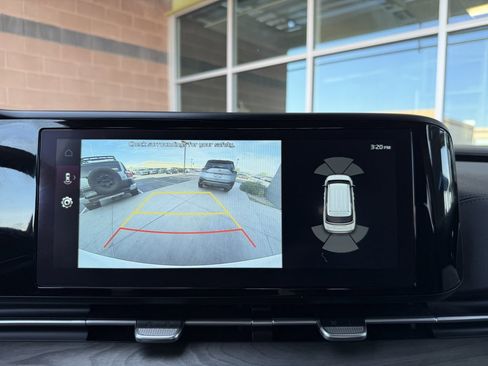 Used 2024 Kia Carnival EX image 21