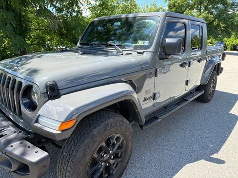 Used 2023 Jeep Gladiator Sport AWD/4WD image 2
